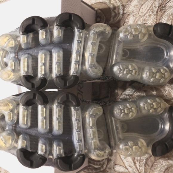 SOLD.....NIKE VAPORMAX - Picture 3 of 6